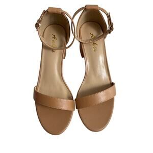 NWB Ankis Nude Ankle Strap Open Toe Chunky Block Heel Size 5